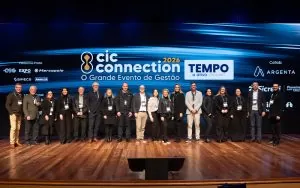 Diretoria registra sucesso do evento no palco do UCS Teatro durante o CIC Connection 2026.